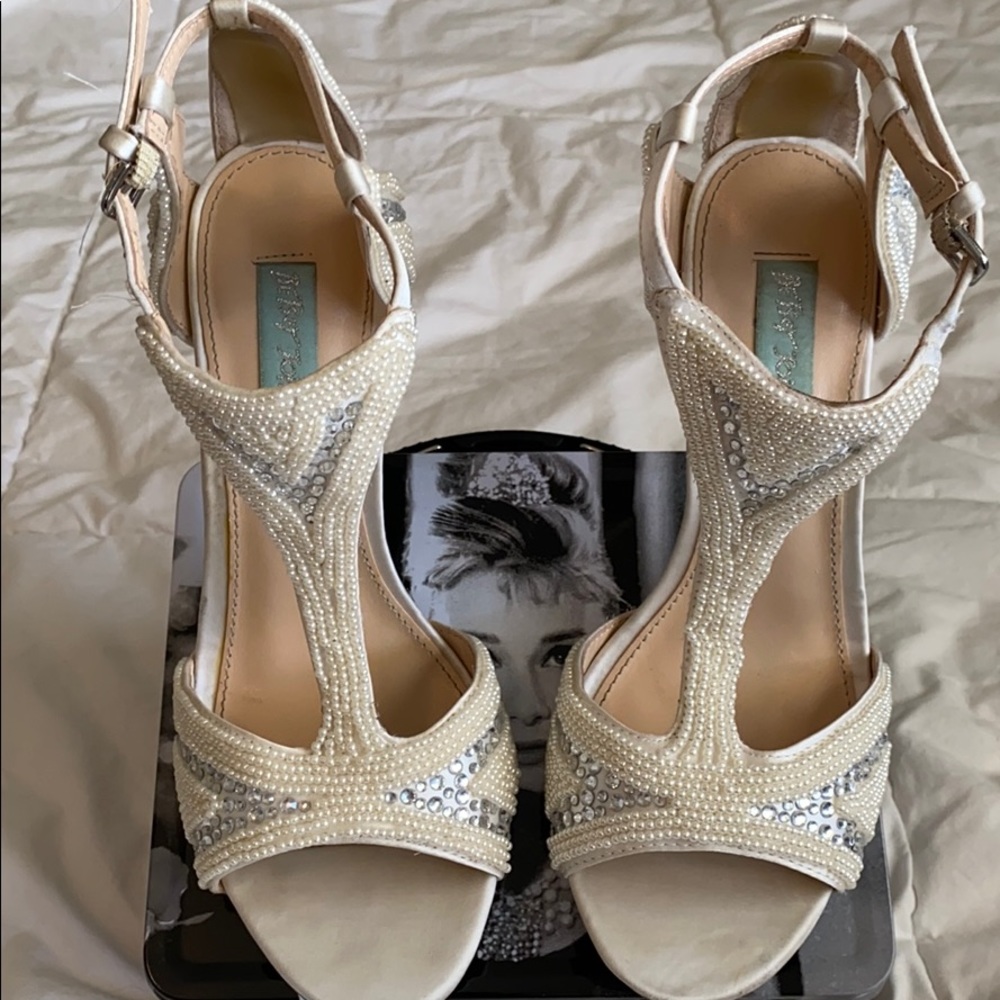 Beaty Johnson Ivory/Silver Bridal Sandle